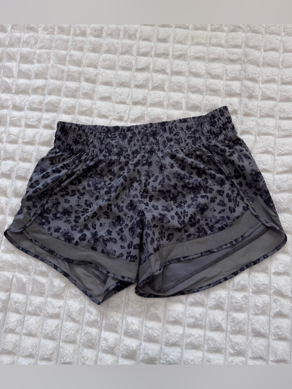 Athleta XS Printed Mesh Racer Run Short 4” Gray Leopard Print Running Shorts